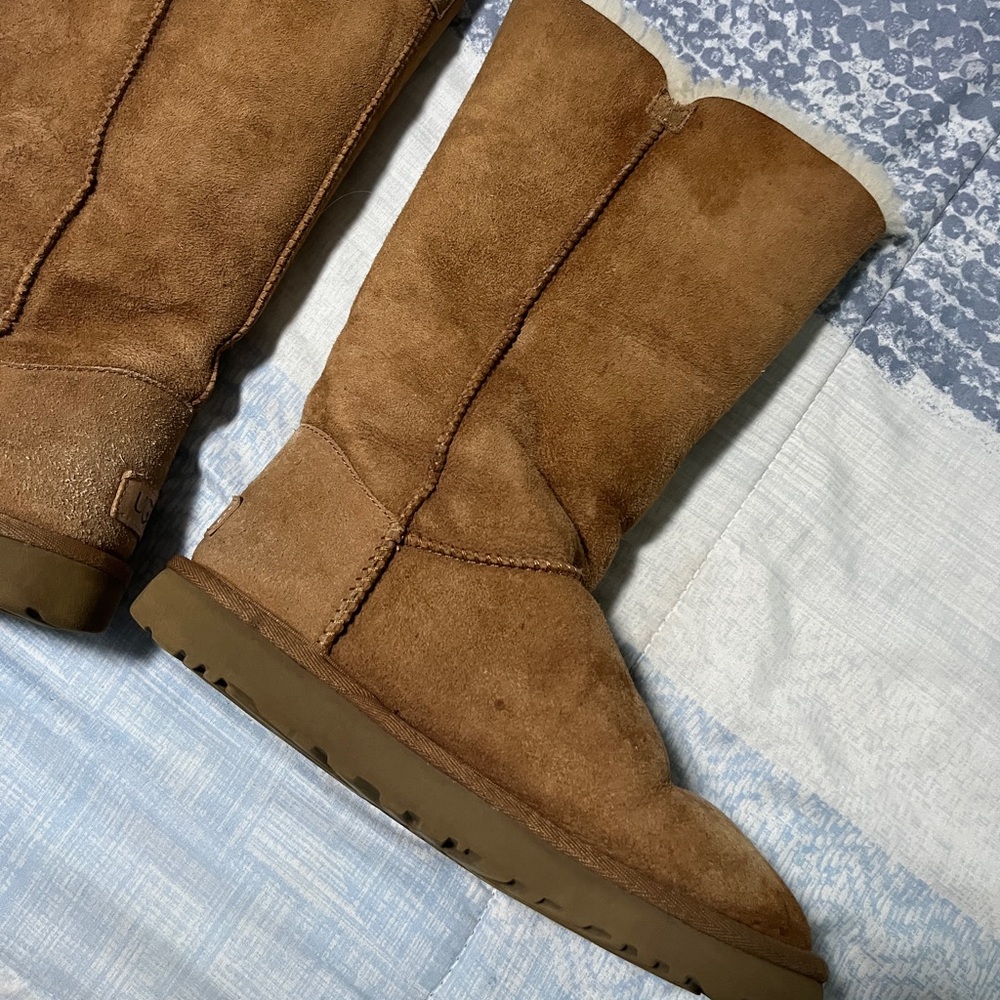 USED** UGG. 7 Bailey Button Triplet II Tall Sheepskin Wool Boots in Chestnut - Picture 7 of 11